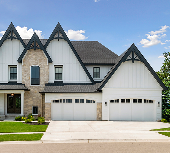 Garaga residential garage door in White with the I0 design, matching overlays and Richmond Arch windows.