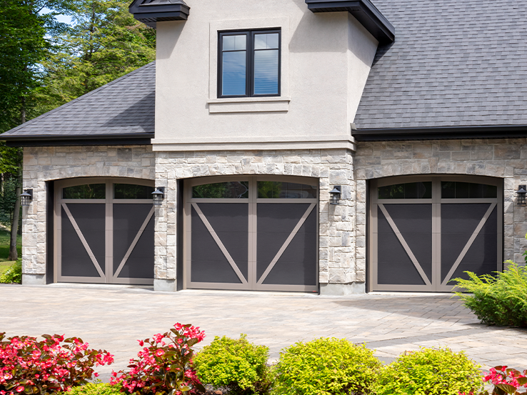 Garaga residential garage door with a Moka Brown, the E-23 design, Claystone overlays and Panoramic windows.