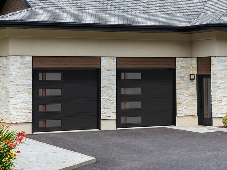 Garaga residential garage door with the Moderno 2 beads design, Harmony windows with Zen glass.