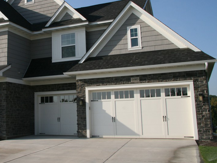 Garaga residential garage door in White with the I0 design, matching overlays and Richmond windows.