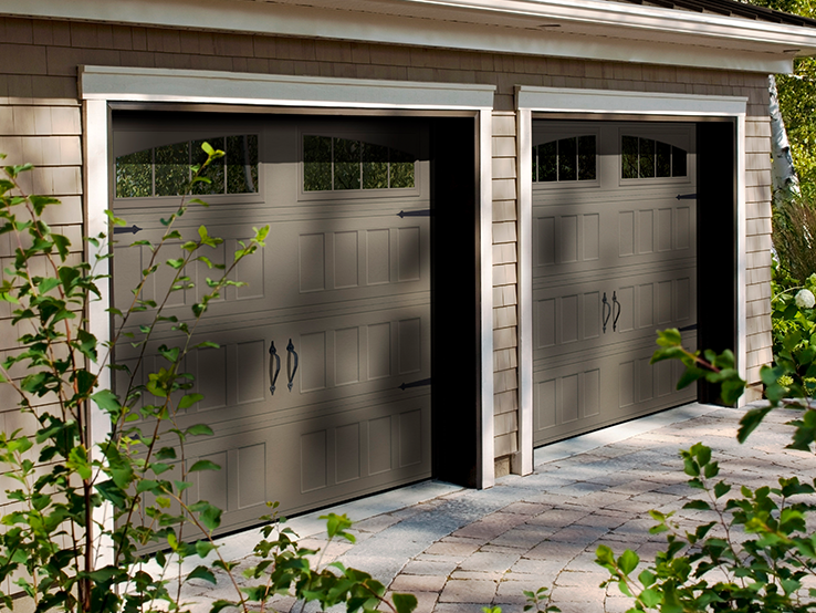 Garaga residential garage door in Terrastone with the Recessed Narrow design and Richmond Arch window inserts.