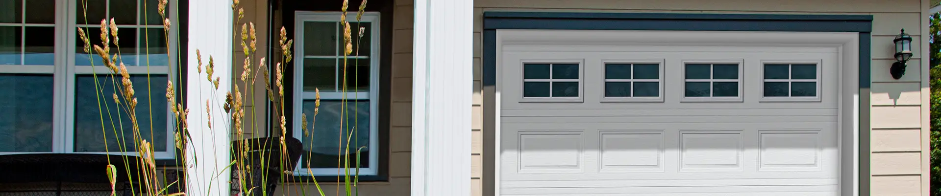 Close up of a white garade door with Orion windows