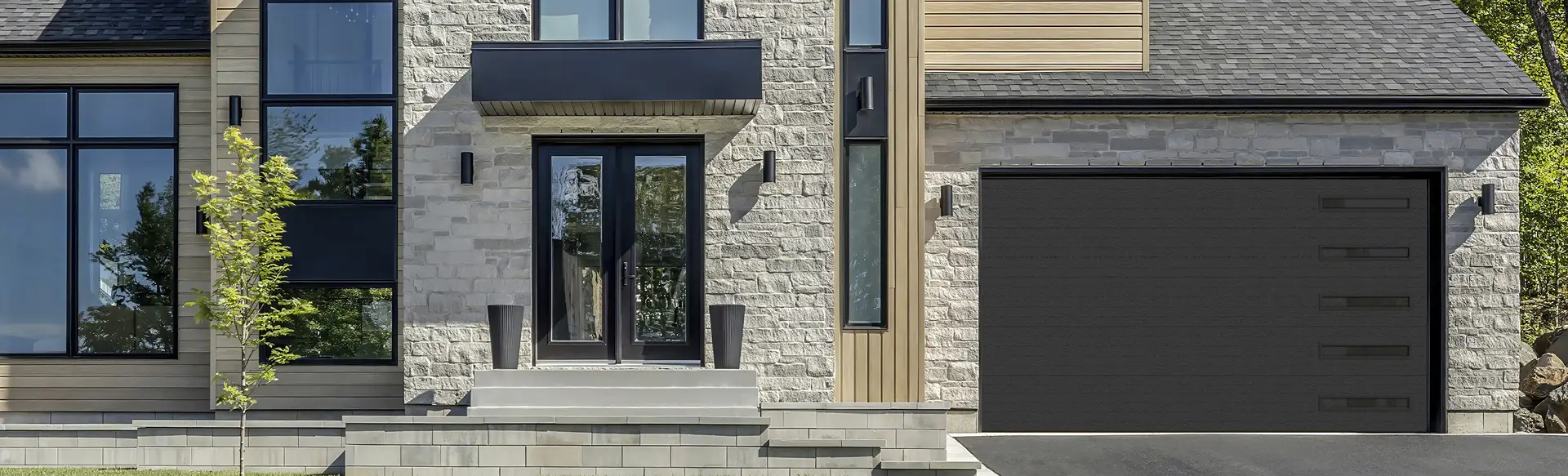 Modern home with a Garaga black contemporary garage door featuring clean horizontal grooves.