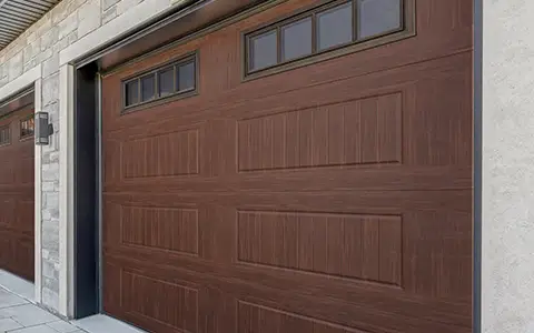 Porte de garage au fini bois Noyer américain avec appliques décoratives Richmond